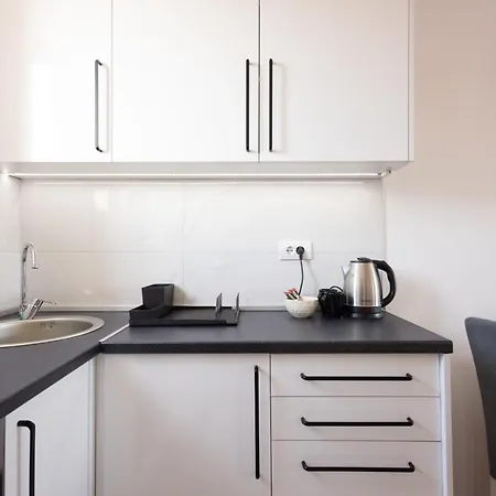 Altina Connect - New, Parking, Netflix *