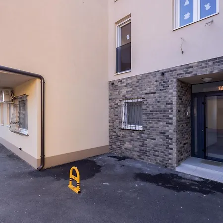 Altina Connect - New, Parking, Netflix * Beograd